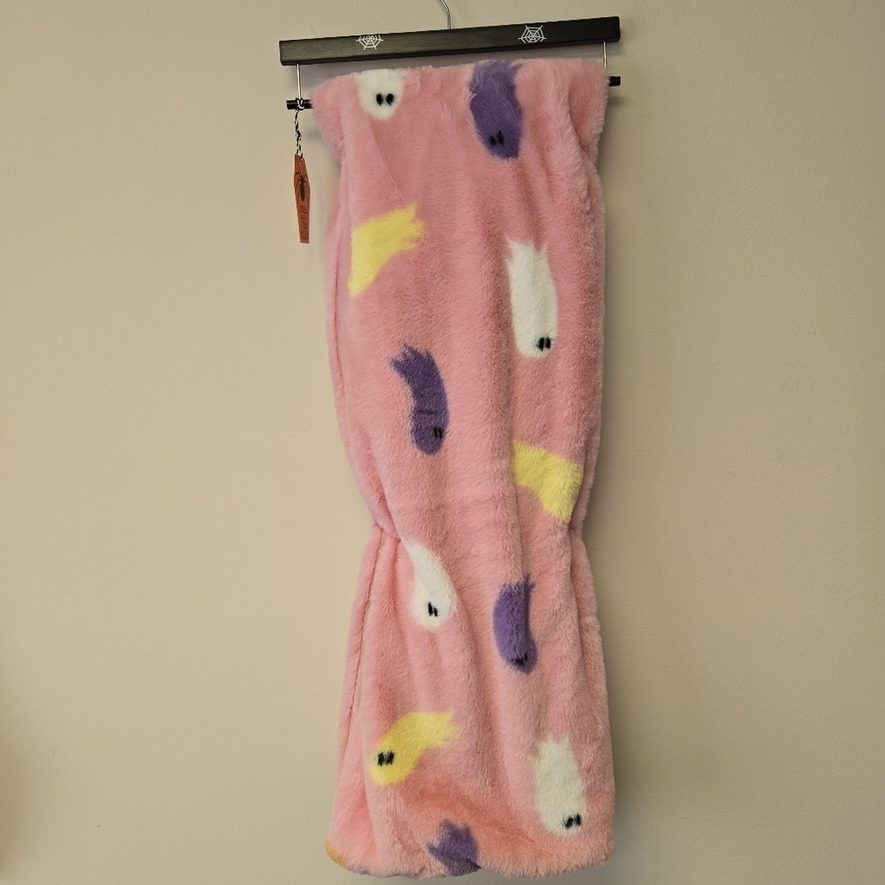 Storehouse Ghost Oversized Faux Fur Throw Blanket Pink - Picture 2 of 5